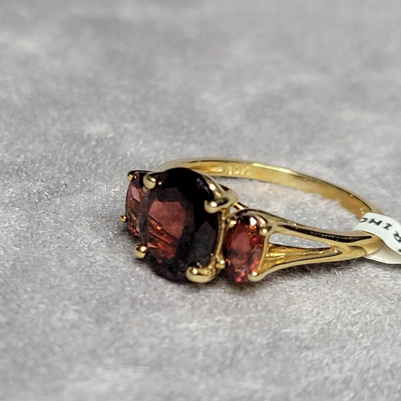 10K Yellow Gold 3 Stone Garnet Ring - Picture 10 of 10